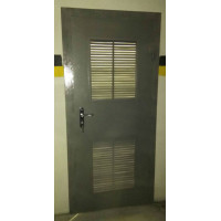 Дверь из металла для паркинга/кладовки с вентиляцией №056. Производство: Украина, Одесса